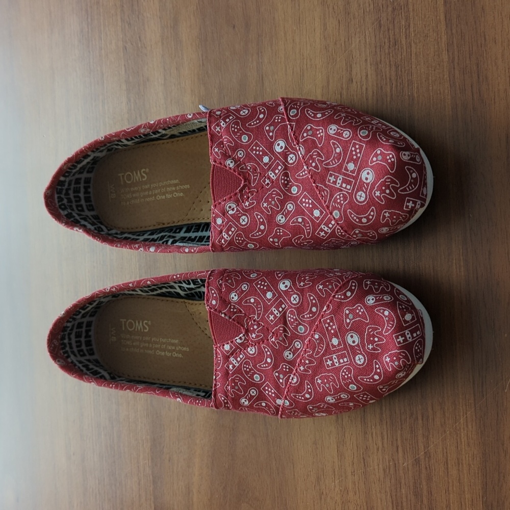 Toms canvas shoes - size W8